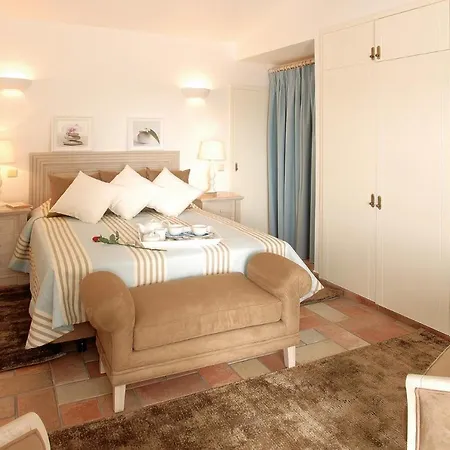 Sleeps 10 With Pool And Air Con