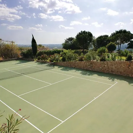 Villa Sleeps 10 With Pool And Air Con