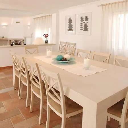 Sleeps 10 With Pool And Air Con *